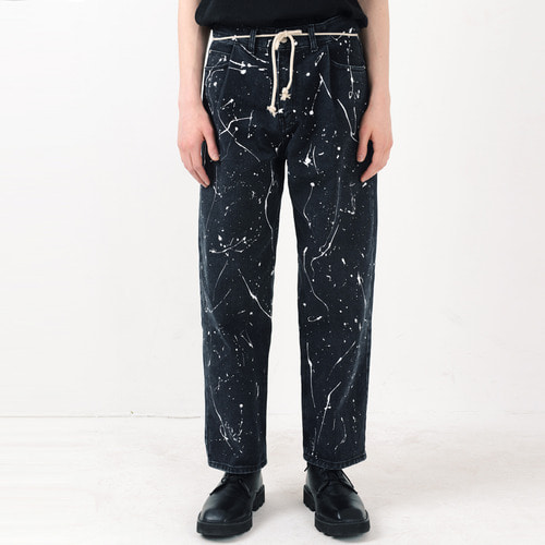 PAINTING TUCK LOOSE TAPERED JEAN (BLACK)
