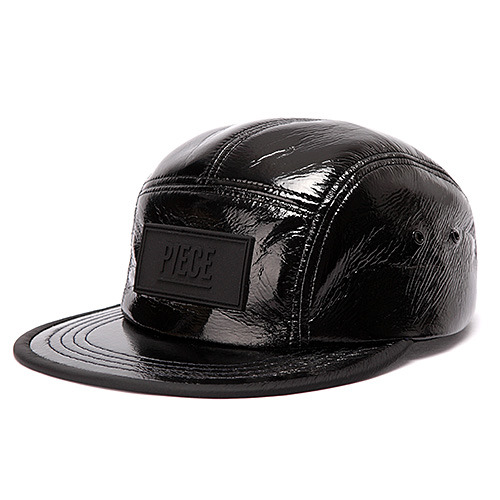 ★1+1★PIECE BOX GLOSSY CAMP CAP (BLACK)